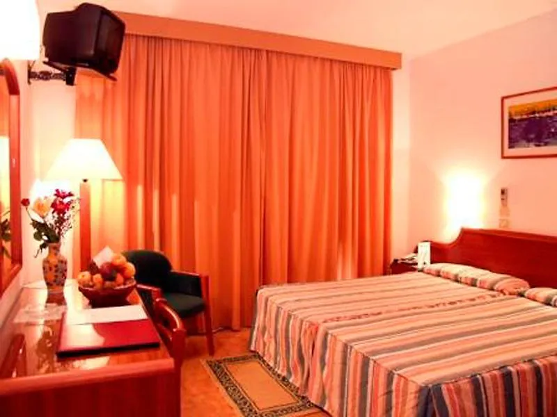 Hotel Adonis Plaza Santa Cruz de Tenerife 3*,